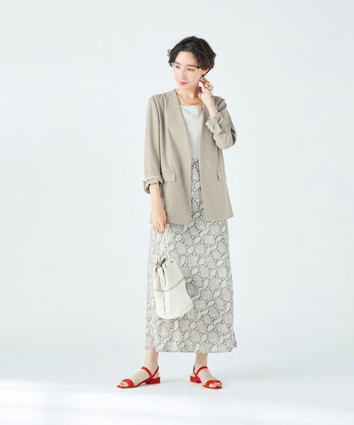 NOLLEY’S Sophi(ノーリーズソフィ)の「リネンツイルストレッチVネックノーカラージャケット(ノーカラージャケット・レディース・ベージュ/カーキ・38/36)」の11枚目の写真