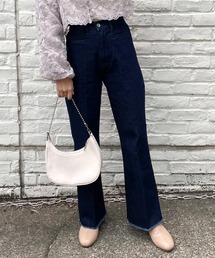 美シルエットのフリンジデニムパンツ