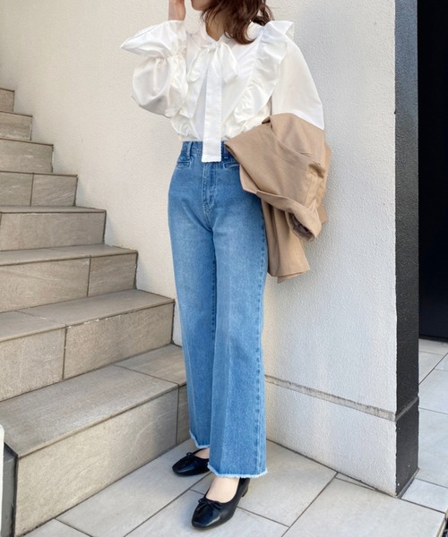 美シルエットのフリンジデニムパンツ