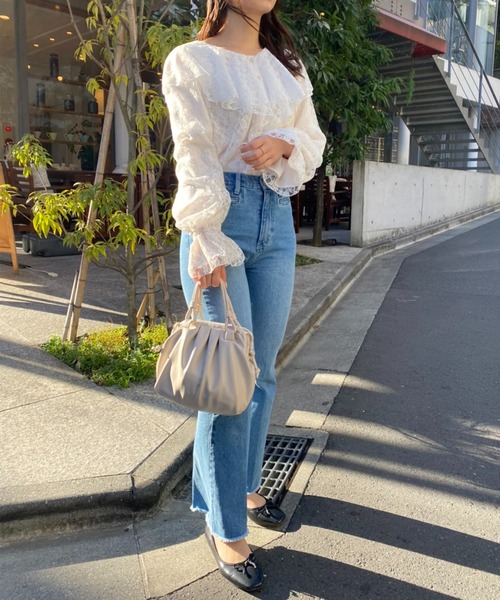 美シルエットのフリンジデニムパンツ