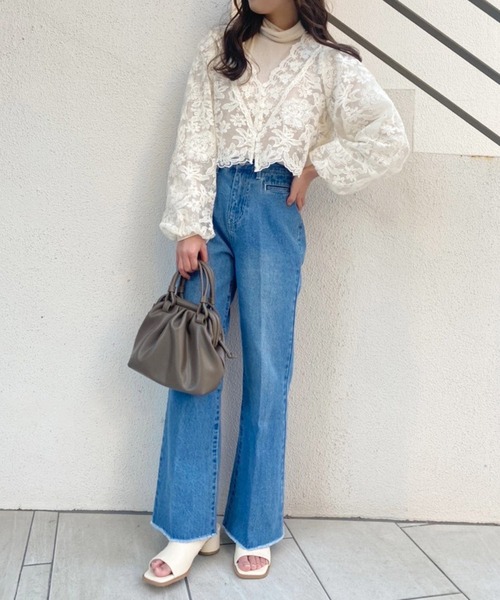 美シルエットのフリンジデニムパンツ