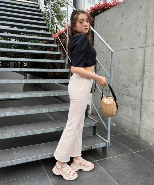 美シルエットのフリンジデニムパンツ