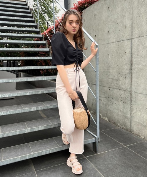 美シルエットのフリンジデニムパンツ