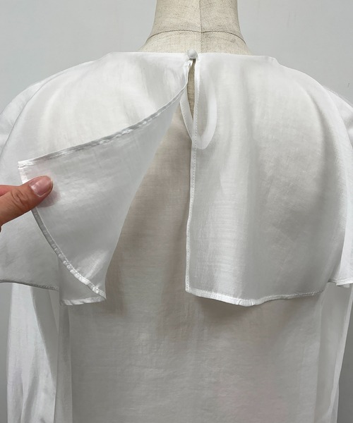 PICCIN（ピッチン）の「ラッフルカラーダブルカフスブラウス（シャツ/ブラウス・レディース・ホワイト/ブラック/ベージュ・M）」の11枚目の写真