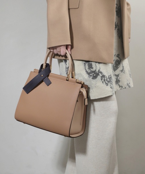 ANEMONE（アネモネ）の「バイカラーのスクエア2WAYバッグ（ショルダーバッグ・レディース・ベージュ/グレー/オフホワイト/ピンク/クリアブルー/グリーン/ブラック/アイボリー/ライトグレー/ホワイト/ミント/ラベンダー/ライトベージュ/ストーン/ブルー/マルチ/ダークブラウン/ブラウン/グレイッシュベージュ/ダークグレー・FREE）」の12枚目の写真