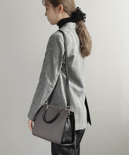 ANEMONE（アネモネ）の「バイカラーのスクエア2WAYバッグ（ショルダーバッグ・レディース・ベージュ/グレー/オフホワイト/ピンク/クリアブルー/グリーン/ブラック/アイボリー/ライトグレー/ホワイト/ミント/ラベンダー/ライトベージュ/ストーン/ブルー/マルチ/ダークブラウン/ブラウン/グレイッシュベージュ/ダークグレー・FREE）」の7枚目の写真