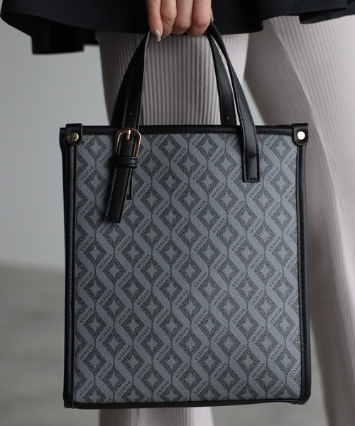 GUSCIO（グッシオ）の「【グッシオベーシック】スクエア型ミニトートバッグ　ロゴプリント（トートバッグ・レディース・ブラック/ブラウン/アイボリー・FREE）」の10枚目の写真