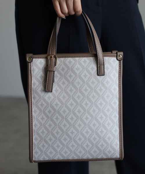 GUSCIO（グッシオ）の「【グッシオベーシック】スクエア型ミニトートバッグ　ロゴプリント（トートバッグ・レディース・ブラック/ブラウン/アイボリー・FREE）」の18枚目の写真