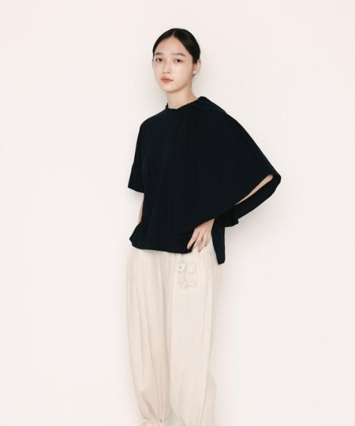 EARIH(アーリ)の「EARIH(アーリー)アシンメトリーTシャツ(Tシャツ/カットソー・レディース・ネイビー・FREE)」の1枚目の写真