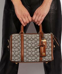 ゲートポケット(ソフトカーフ)(ショルダーバッグ)|LOEWE(ロエベ ...