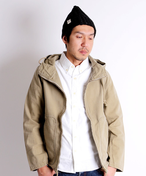 Denime(ドゥニーム)の「【MadeInJapan】40sフレンチワークマリンパーカー-ヘリンボーン-(その他アウター・メンズ・ベージュ/ブルー・SMALL/LARGE/MEDIUM)」の2枚目の写真
