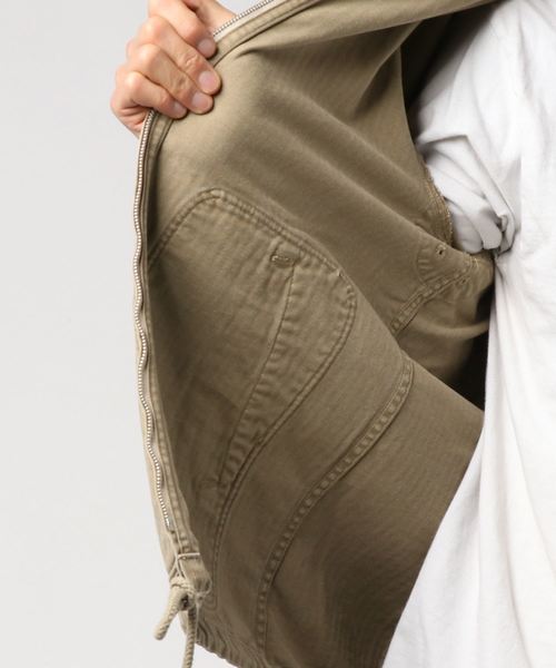 Denime(ドゥニーム)の「【MadeInJapan】40sフレンチワークマリンパーカー-ヘリンボーン-(その他アウター・メンズ・ベージュ/ブルー・SMALL/LARGE/MEDIUM)」の5枚目の写真