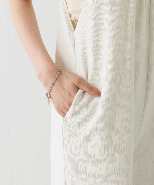 Kastane(カスタネ)の「【サイズ展開あり】ランダムプリーツアメスリサロペット(サロペット/オーバーオール・レディース・アイボリー/ブラック・2/1/0)」の7枚目の写真