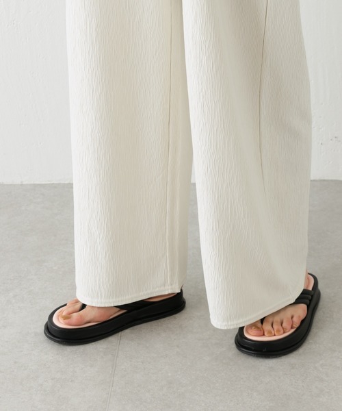 Kastane(カスタネ)の「【サイズ展開あり】ランダムプリーツアメスリサロペット(サロペット/オーバーオール・レディース・アイボリー/ブラック・2/1/0)」の14枚目の写真