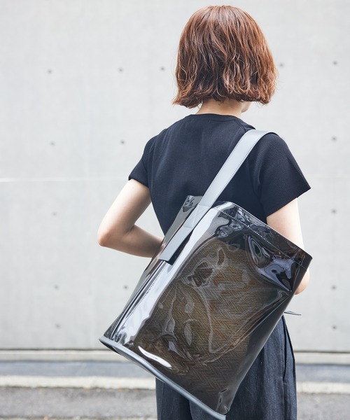 qualite（カリテ）の「【大人のクリアバッグ】PVCトート(ジュートポーチ付き)/A4トートバッグ/プールバッグ/海（トートバッグ・レディース・クリア/ベージュ/ブラック・フリー）」の2枚目の写真