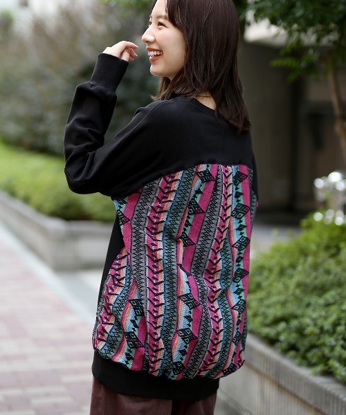 チチカカ（チチカカ）の「スウェットｘジオメストライププルオーバー【WEB限定】（スウェット・レディース・ブラック/ブルー/グレー/ベージュ・FREE）」の2枚目の写真