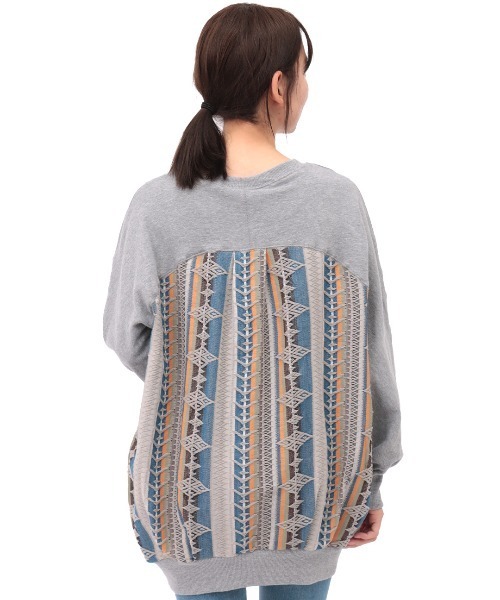 チチカカ（チチカカ）の「スウェットｘジオメストライププルオーバー【WEB限定】（スウェット・レディース・ブラック/ブルー/グレー/ベージュ・FREE）」の19枚目の写真