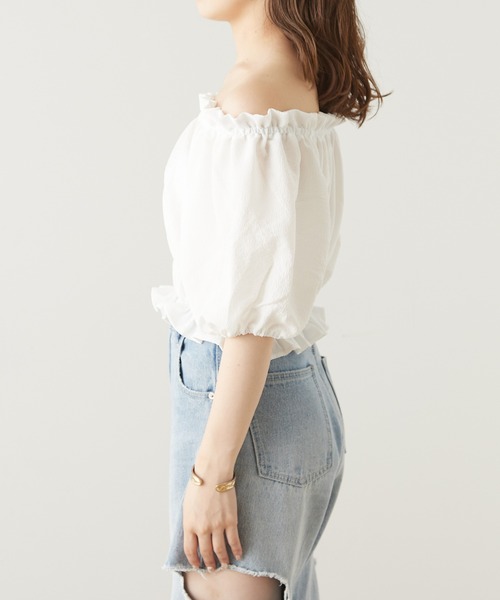 Chico（チコ）の「【LINNEE】ショート丈オフショルシャーリングブラウス（シャツ/ブラウス・レディース・ホワイト/ブラック/ミント・FREE）」の16枚目の写真