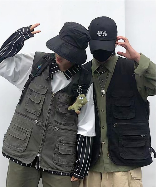 Monocoro toppi(モノコロトッピ)の「多収納 Vネック フィッシングベスト(ベスト・レディース・ベージュ/ブラック/カーキ/グレー・M/L/2L/3L)」の2枚目の写真