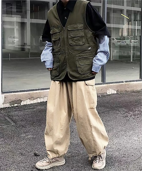 Monocoro toppi(モノコロトッピ)の「多収納 Vネック フィッシングベスト(ベスト・レディース・ベージュ/ブラック/カーキ/グレー・M/L/2L/3L)」の7枚目の写真