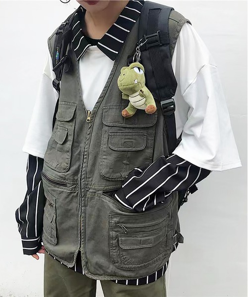 Monocoro toppi(モノコロトッピ)の「多収納 Vネック フィッシングベスト(ベスト・レディース・ベージュ/ブラック/カーキ/グレー・M/L/2L/3L)」の8枚目の写真