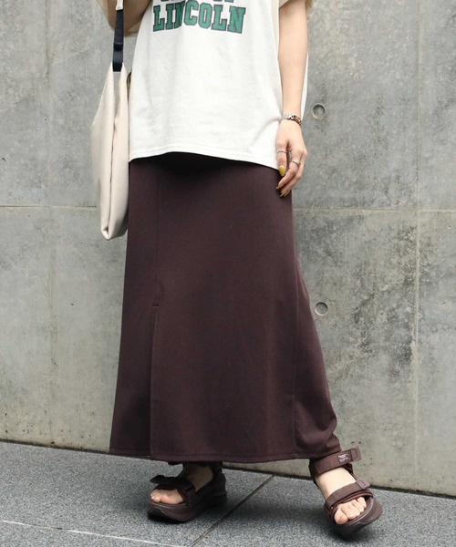 HONEYSUCKLE ROSE（ハニーサックルローズ）の「【HONEYSUCKLE ROSE】フロントスリットスカート（スカート・レディース・ブラック/ダークブラウン/ブルー/グリーン/パープル/レッド/オレンジ・M/L）」の3枚目の写真