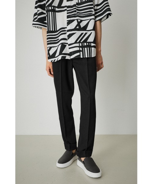 AZUL by moussy（アズールバイマウジー）の「CENTER CREASE TROUSERS/センタークリーストラウザー（その他パンツ・メンズ・ベージュ/ブラック・LARGE/SMALL/MEDIUM）」の2枚目の写真