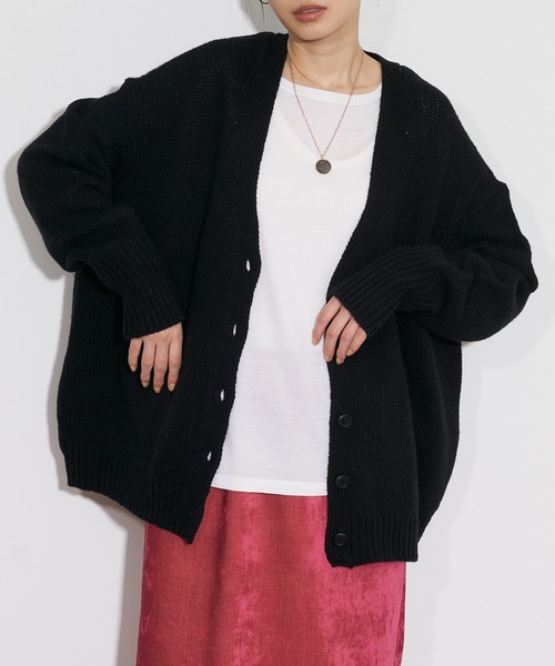 audrey and john wad(オードリーアンドジョンワッド)の「ラムウールVネックBIGカーディガン(カーディガン/ボレロ・レディース・ブラック/オフホワイト/ライトパープル/イエロー・FREE)」の3枚目の写真