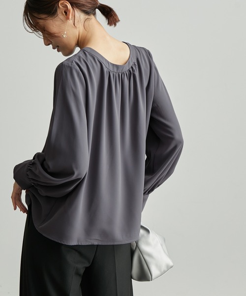 ROPE' PICNIC(ロペピクニック)の「2WAY/とろみ合繊ギャザーブラウス(シャツ/ブラウス・レディース・グレー系その他/オフホワイト/ベージュ/ブルー/ピンク系その他・38)」の4枚目の写真