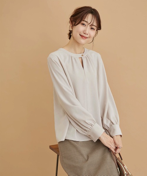 ROPE' PICNIC(ロペピクニック)の「2WAY/とろみ合繊ギャザーブラウス(シャツ/ブラウス・レディース・グレー系その他/オフホワイト/ベージュ/ブルー/ピンク系その他・38)」の8枚目の写真