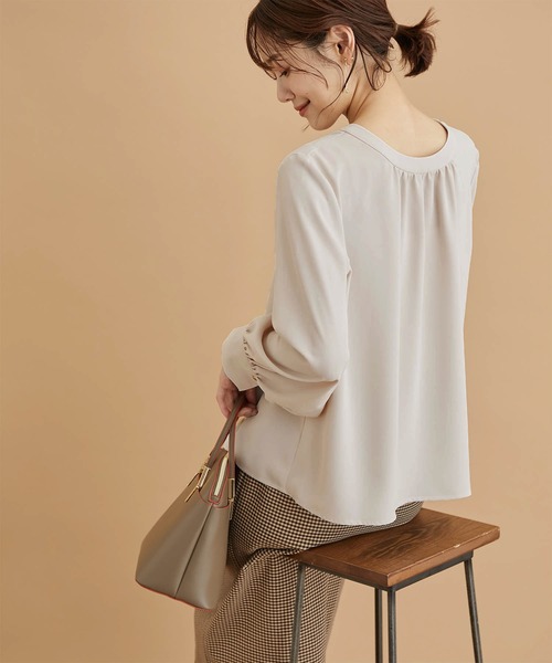 ROPE' PICNIC(ロペピクニック)の「2WAY/とろみ合繊ギャザーブラウス(シャツ/ブラウス・レディース・グレー系その他/オフホワイト/ベージュ/ブルー/ピンク系その他・38)」の19枚目の写真