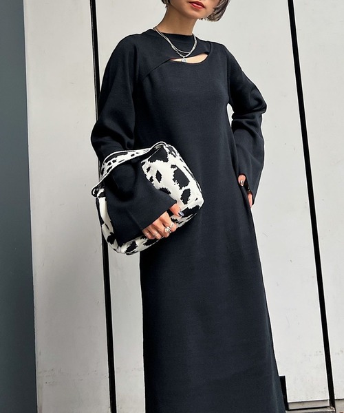 PAGEBOY(ページボーイ)の「スラッシュデザインニットワンピース(ワンピース・レディース・ブラック/オフホワイト/ブルー系その他・FREE)」の4枚目の写真