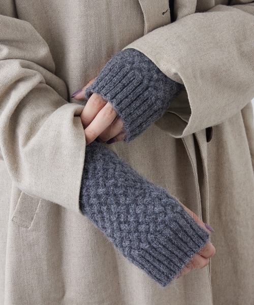 BIRTHDAY BAR（バースデイバー）の「アームウォーマー バスケットウィーブ  アルパカ（アームカバー・レディース・ベージュ/グレー/ブラウン・フリー）」の2枚目の写真