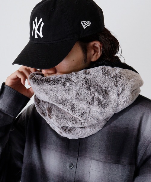 KANGOL(カンゴール)の「KANGOL フェイクファースヌード(ネックウォーマー/スヌード・メンズ・グレイッシュベージュ/ネイビー/ブラック/ベージュ/ブラック系/グレー系/アイボリー/ブラック系1/ネイビー系/オフホワイト・FREE)」の5枚目の写真