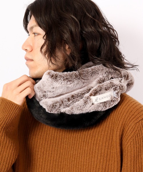 KANGOL(カンゴール)の「KANGOL フェイクファースヌード(ネックウォーマー/スヌード・メンズ・グレイッシュベージュ/ネイビー/ブラック/ベージュ/ブラック系/グレー系/アイボリー/ブラック系1/ネイビー系/オフホワイト・FREE)」の4枚目の写真