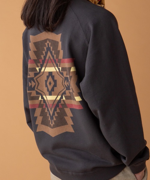 PENDLETON(ペンドルトン)の「ラグラン バックプリント スウェット プルオーバー(ユニセックス)(スウェット・メンズ・アイボリー/ブラック/ヘザーグレー/グレー/ミント/ベージュ/ネイビー/オートミール/チャコール・L/S/M)」の5枚目の写真