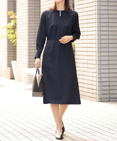 a.v.v（アーヴェヴェ）の「【2WAY/洗える】ダブルクロスパール調ボタンワンピース（ワンピース・レディース・ネイビー/ブラック・36/40/38/34/42）」の2枚目の写真