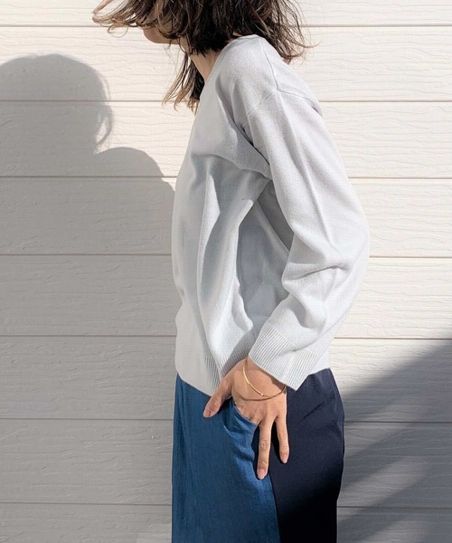 Q（キュー）の「なめらかタッチVネックニット（ニット/セーター・レディース・ライトグレー/アイボリー/ラベンダー・MEDIUM）」の13枚目の写真