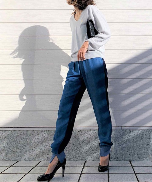 Q（キュー）の「なめらかタッチVネックニット（ニット/セーター・レディース・ライトグレー/アイボリー/ラベンダー・MEDIUM）」の18枚目の写真