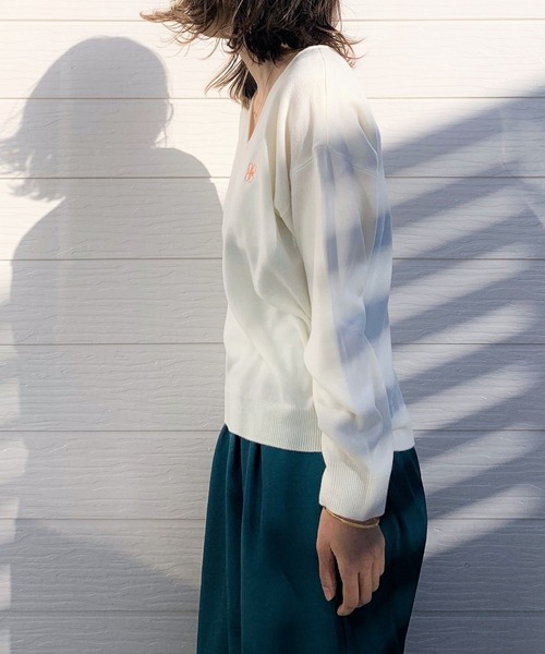 Q（キュー）の「なめらかタッチVネックニット（ニット/セーター・レディース・ライトグレー/アイボリー/ラベンダー・MEDIUM）」の16枚目の写真