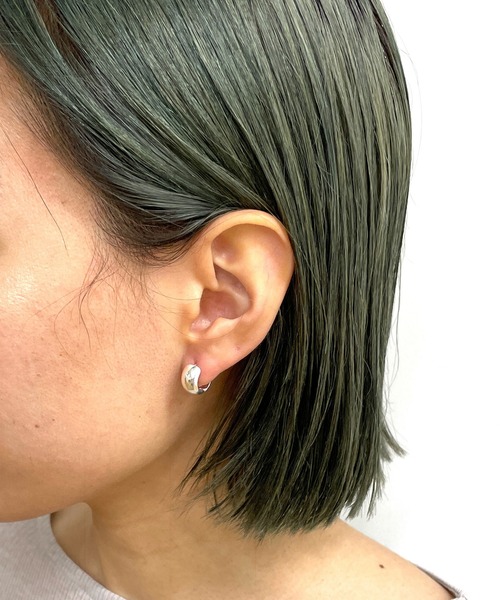 Omekashi（オメカシ）の「スモールフープピアス（ピアス（両耳用）・レディース・シルバー/ゴールド・ONE SIZE）」の5枚目の写真