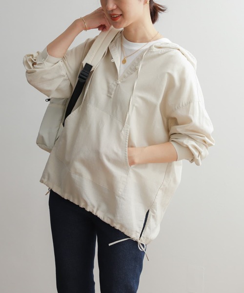 URBAN RESEARCH DOORS（アーバンリサーチドアーズ）の「コットンラミーパーカー（パーカー・レディース・ホワイト/ブラック/ナチュラル・MEDIUM）」の15枚目の写真