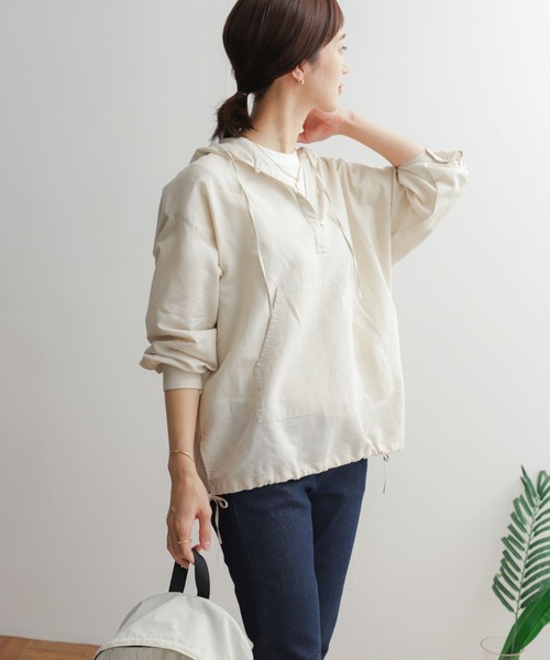 URBAN RESEARCH DOORS（アーバンリサーチドアーズ）の「コットンラミーパーカー（パーカー・レディース・ホワイト/ブラック/ナチュラル・MEDIUM）」の10枚目の写真