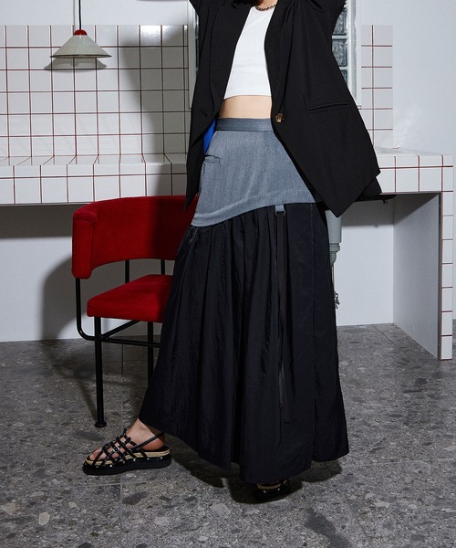 Maisones.(メゾネス)の「Round-flap Skirt | ラウンドフラップスカート(スカート・レディース・チャコールグレー/ブラック/ネイビー・1/2)」の3枚目の写真