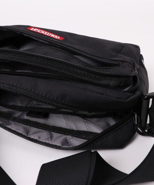 OUTDOOR PRODUCTS（アウトドアプロダクツ）の「SOUTHLAD8　ショルダーバッグ　撥水　ワンポイントブランドロゴ（ショルダーバッグ・メンズ・ブラック/レッド/マスタード・FREE）」の6枚目の写真