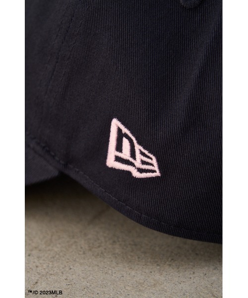 AZUL by moussy(アズールバイマウジー)の「NEW ERA × AZUL 9thirty/NEW ERA×AZUL 9THIRTY(キャップ・レディース・カーキ/アイボリー/ネイビー・FREE)」の6枚目の写真