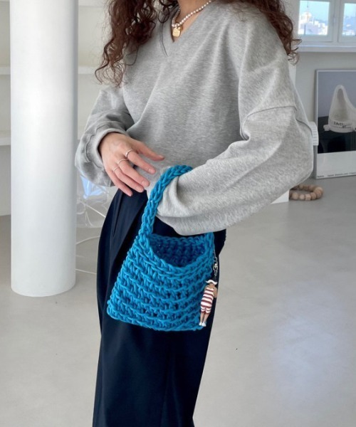 LAC-VERT（ラック・ヴェール）の「Vネッククロップドスウェット/トレーナー（スウェット・レディース・ライトグリーン/パープル/グレー/ブラック/オートミール・FREE）」の22枚目の写真