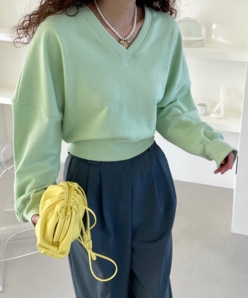 LAC-VERT（ラック・ヴェール）の「Vネッククロップドスウェット/トレーナー（スウェット・レディース・ライトグリーン/パープル/グレー/ブラック/オートミール・FREE）」の9枚目の写真