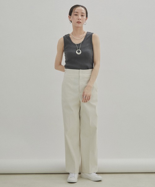 SALON adam et rope'（サロン アダム エ ロペ）の「【セットアップ対応】ガーメントダイリブタンクトップ/ノースリーブプルオーバー（タンクトップ・レディース・オフホワイト/ブラウン/チャコールグレー・FREE）」の11枚目の写真