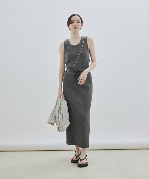 SALON adam et rope'（サロン アダム エ ロペ）の「【セットアップ対応】ガーメントダイリブタンクトップ/ノースリーブプルオーバー（タンクトップ・レディース・オフホワイト/ブラウン/チャコールグレー・FREE）」の22枚目の写真